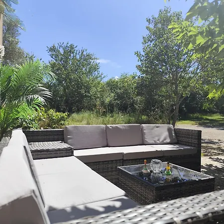 Penzion Ile Des Plaisirs, D'hotes Naturistes Avec Petit-dejeuner Tropical Inclus